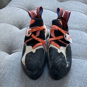 Women’s Sportiva Solution climbing shoe size 38.5